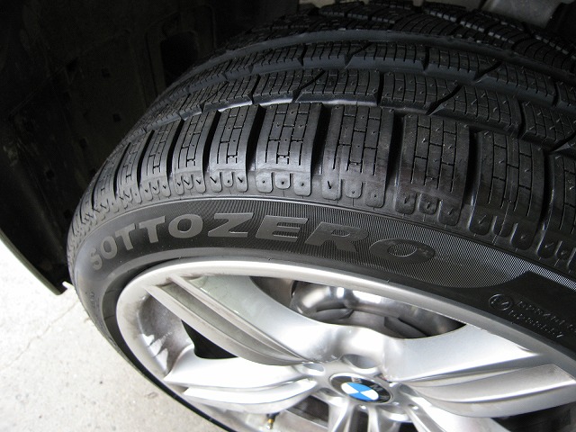 BMW 5シリーズ アクティブハイブリッド5 + PIRELLI WINTER SOTTOZERO SERIE Ⅱ（ピレリ ウインター ソットゼロ  セリエデュエ） 19インチタイヤ交換 | タイヤラボDiary2